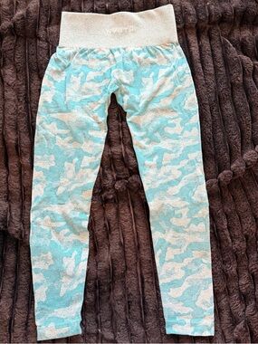 🩵 NVGTN Teal Camo Seamless Leggings | Medium | High Waisted